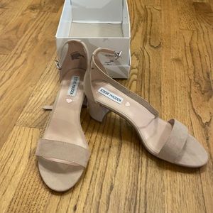 BRAND NEW Steve Madden Nude Heels 👠